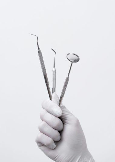 close-up-dentist-instruments